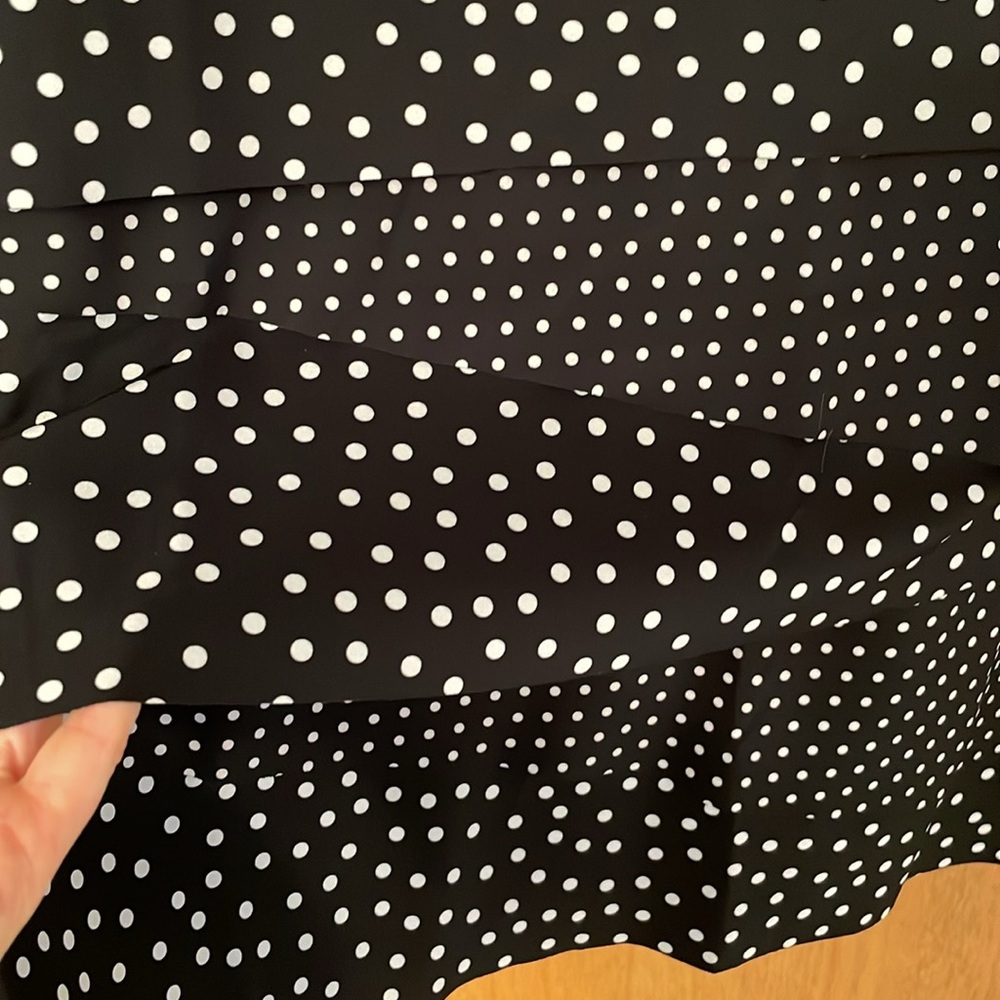 White House Black Market NWT skirt! Cute and flattering fit! - Picture 3 of 9